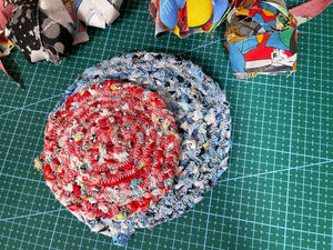 Tutorial for scrap fabrics coaster, trivet or rug.